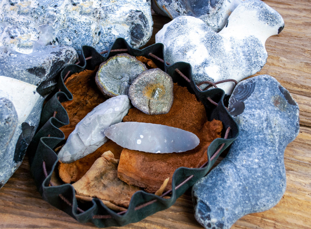 Feuerschläger und Feuerstein: Eine Reise in die Vergangenheit und die Kunst des Feuerentzündens Feuerschläger und Feuerstein: Eine Reise in die Vergangenheit und die Kunst des Feuerentzündens