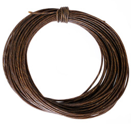 Zeige Details für Handgefertigte Ledersehne, 2,5 mm – Robustes Lederband als Meterware für Reenactment, Lederarbeiten und historische Handwerksprojekte Bild von Handgefertigte Ledersehne, 2,5 mm – Robustes Lederband als Meterware für Reenactment, Lederarbeiten und historische Handwerksprojekte