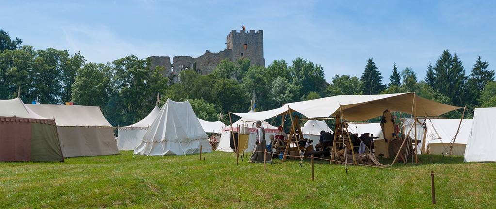 Lagerleben im Mittelalter – Alltag, Geschichte und Realität zwischen Krieg, Handel und Gemeinschaft Lagerleben im Mittelalter – Alltag, Geschichte und Realität zwischen Krieg, Handel und Gemeinschaft