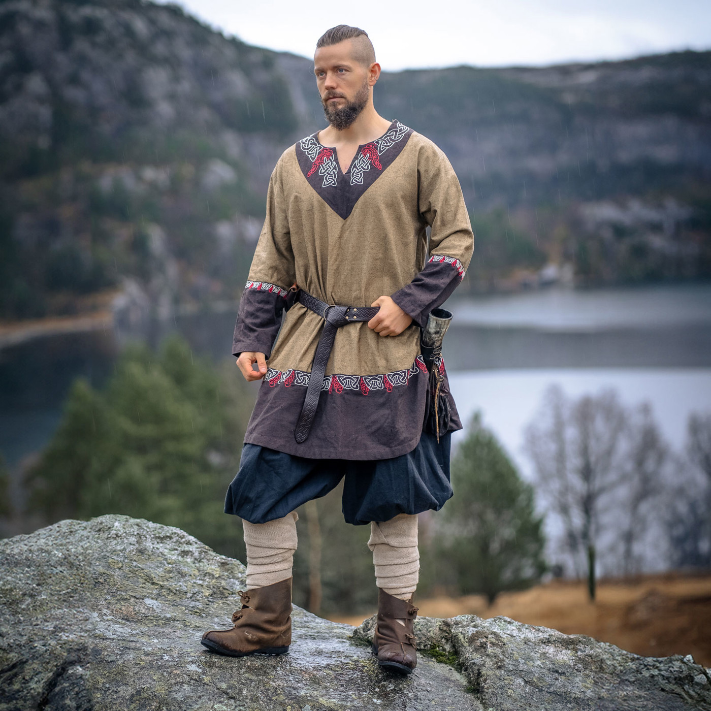 Bild von Wikingertunika „Freydis“ – Unisex Tunika mit Stickerei im Wikingerstil