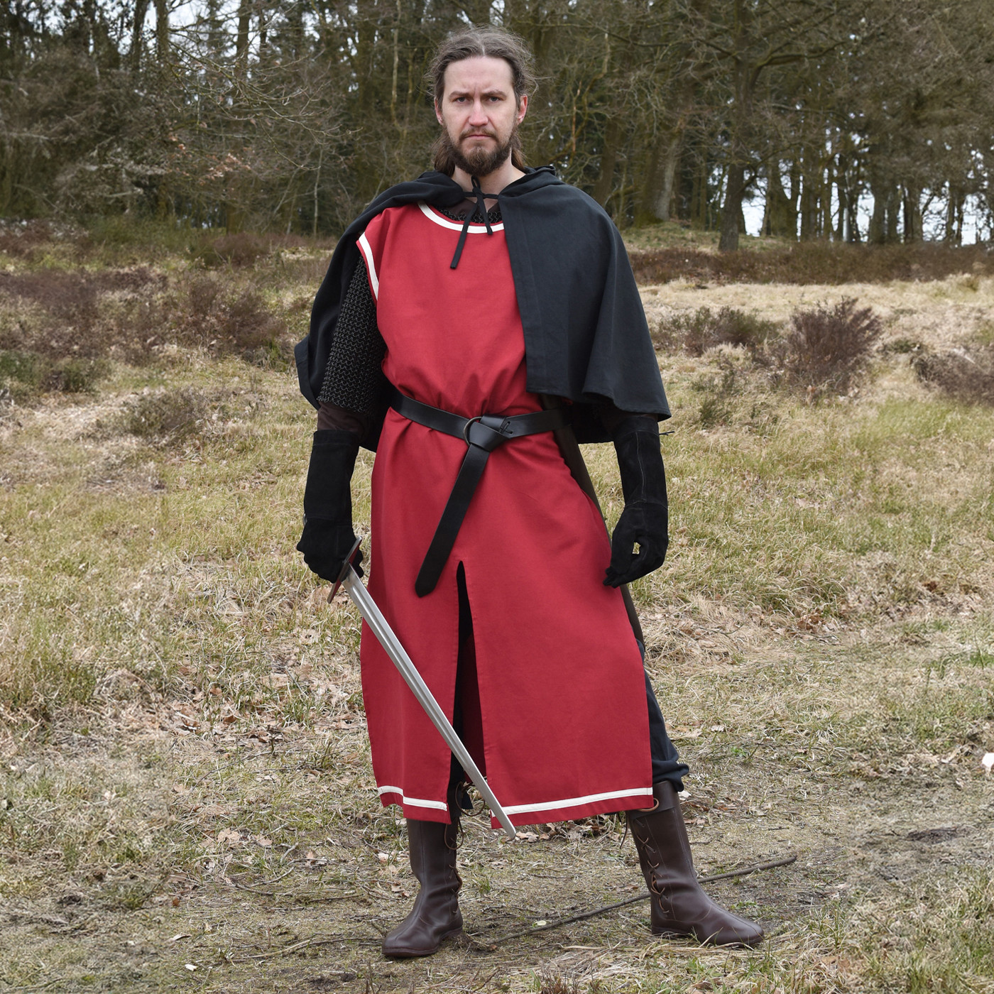 Bild von Mittelalter Waffenrock „Eckhart“ – rot/natur – authentisches Waffenkleid aus Baumwolle
