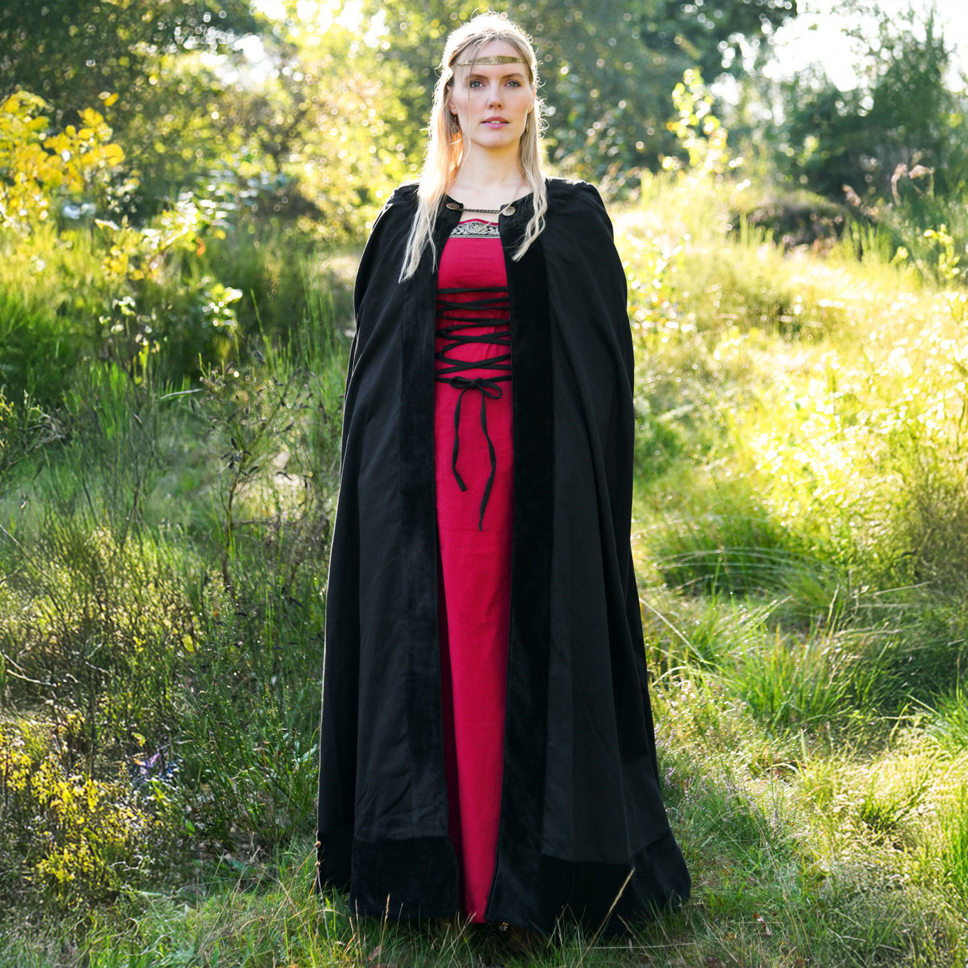 Bild von Mittelalter Umhang mit Samt-Besatz – Edler Radmantel in Schwarz, Unisex