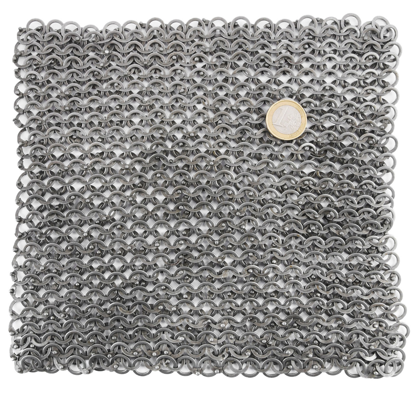 Kettenstück FRM 20×20 cm aus flachen, vernieteten Ringen – mittelalterliches Kettengeflecht