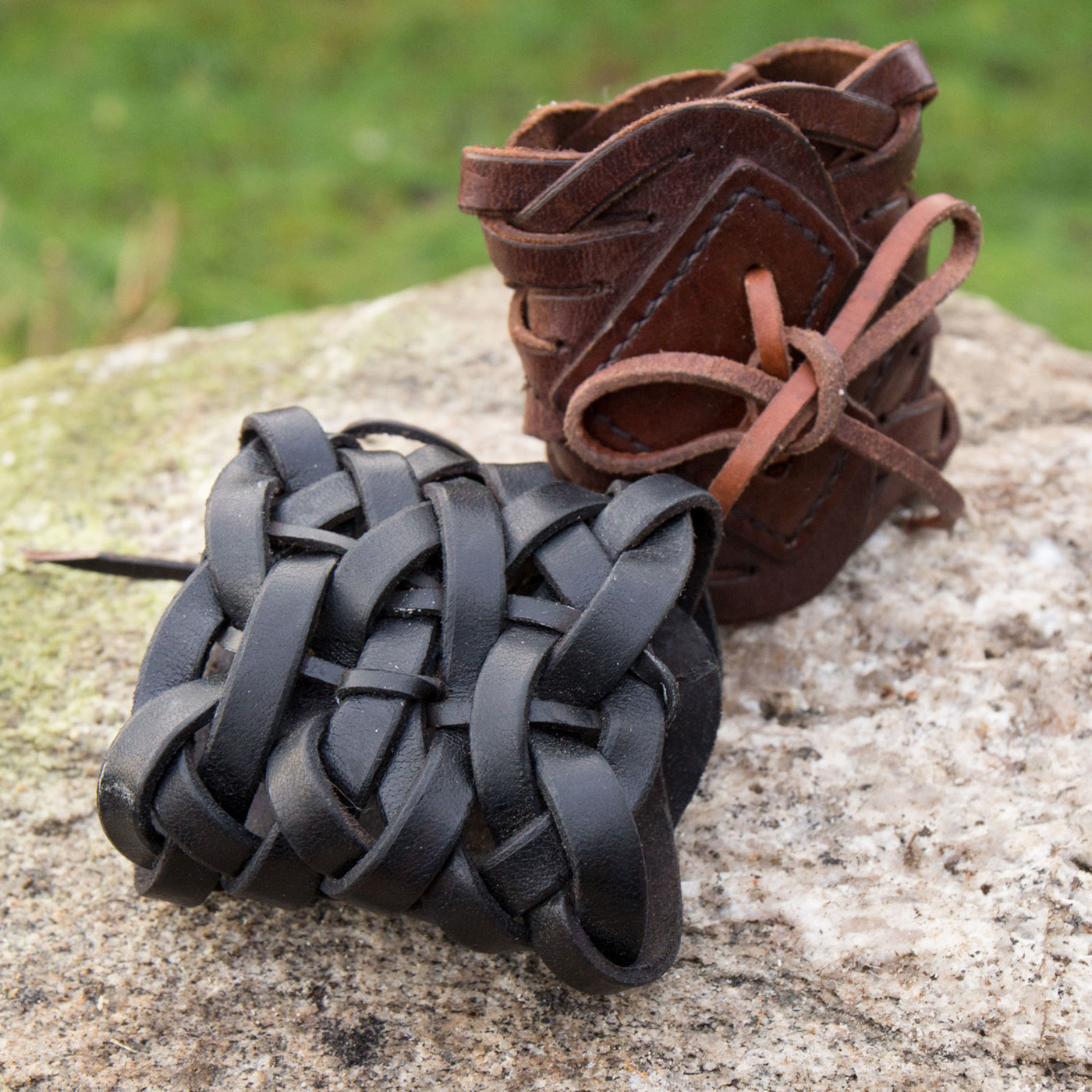 Geflochtenes Lederarmband im keltischen Stil mit verstellbarer Schnürung