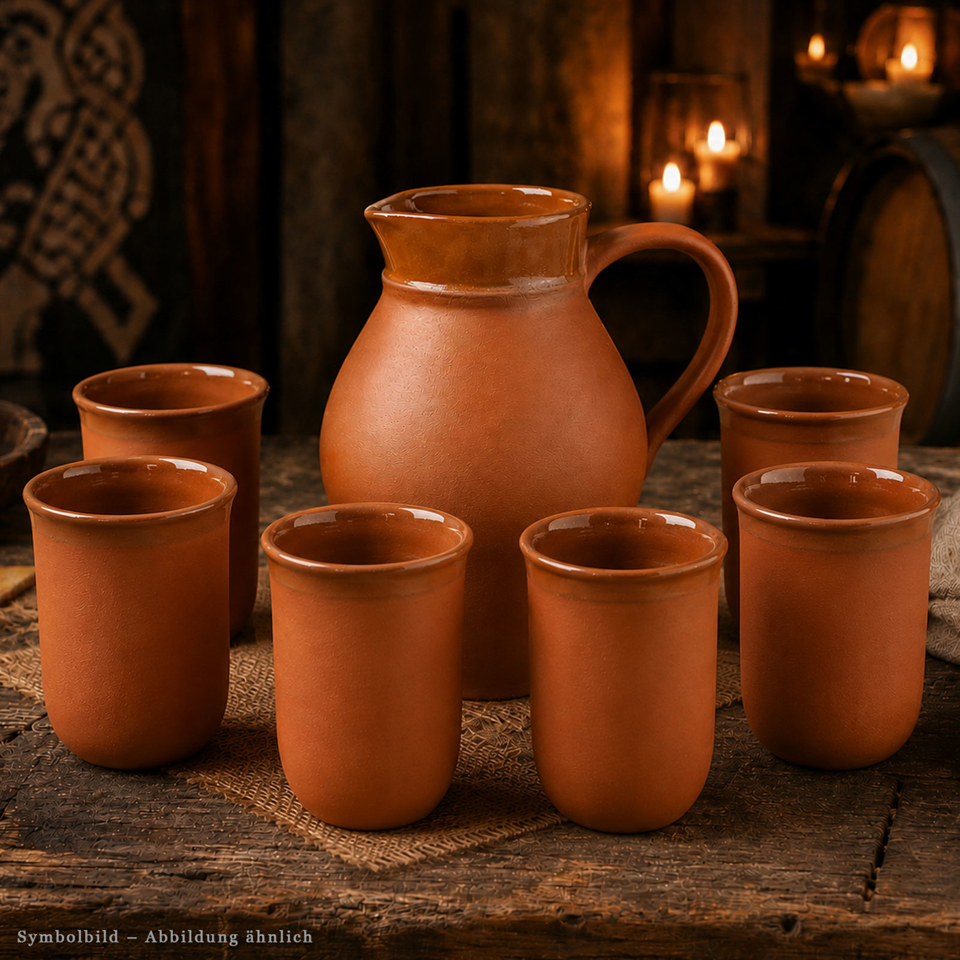 Mittelalterliches Tavernen-Set aus Ton mit Krug und sechs Trinkbechern