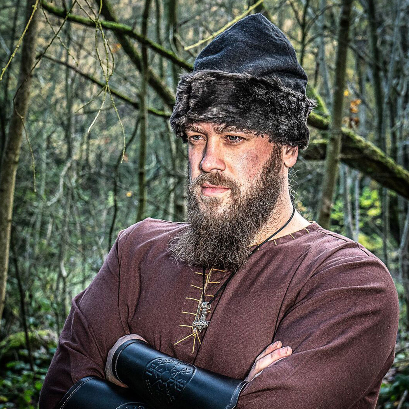 Wikingerkappe Ulf aus Baumwolle mit dunkelbraunem Kunstfell für Reenactment