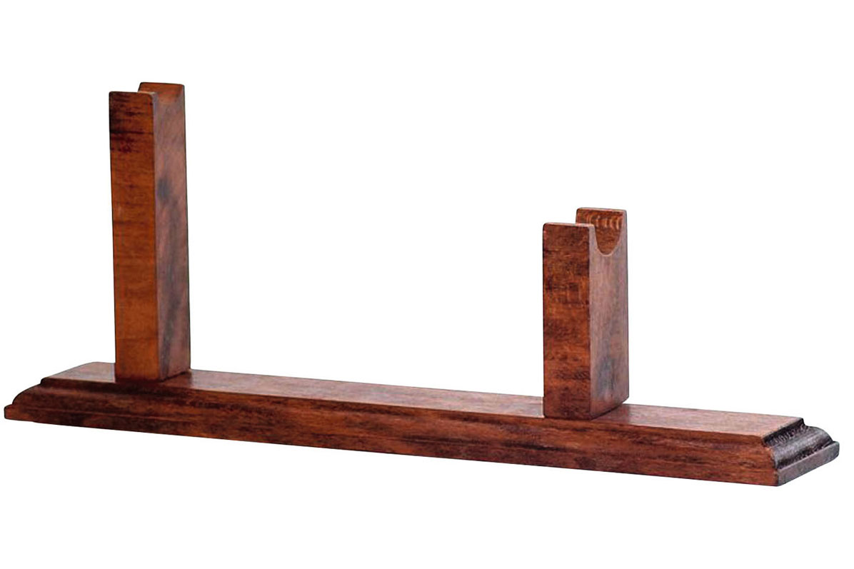 Bild von Holzdisplay für Revolver und Gewehre